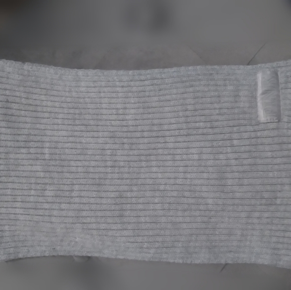 💥💥NWOT VS PINK SCARF - Picture 4 of 5